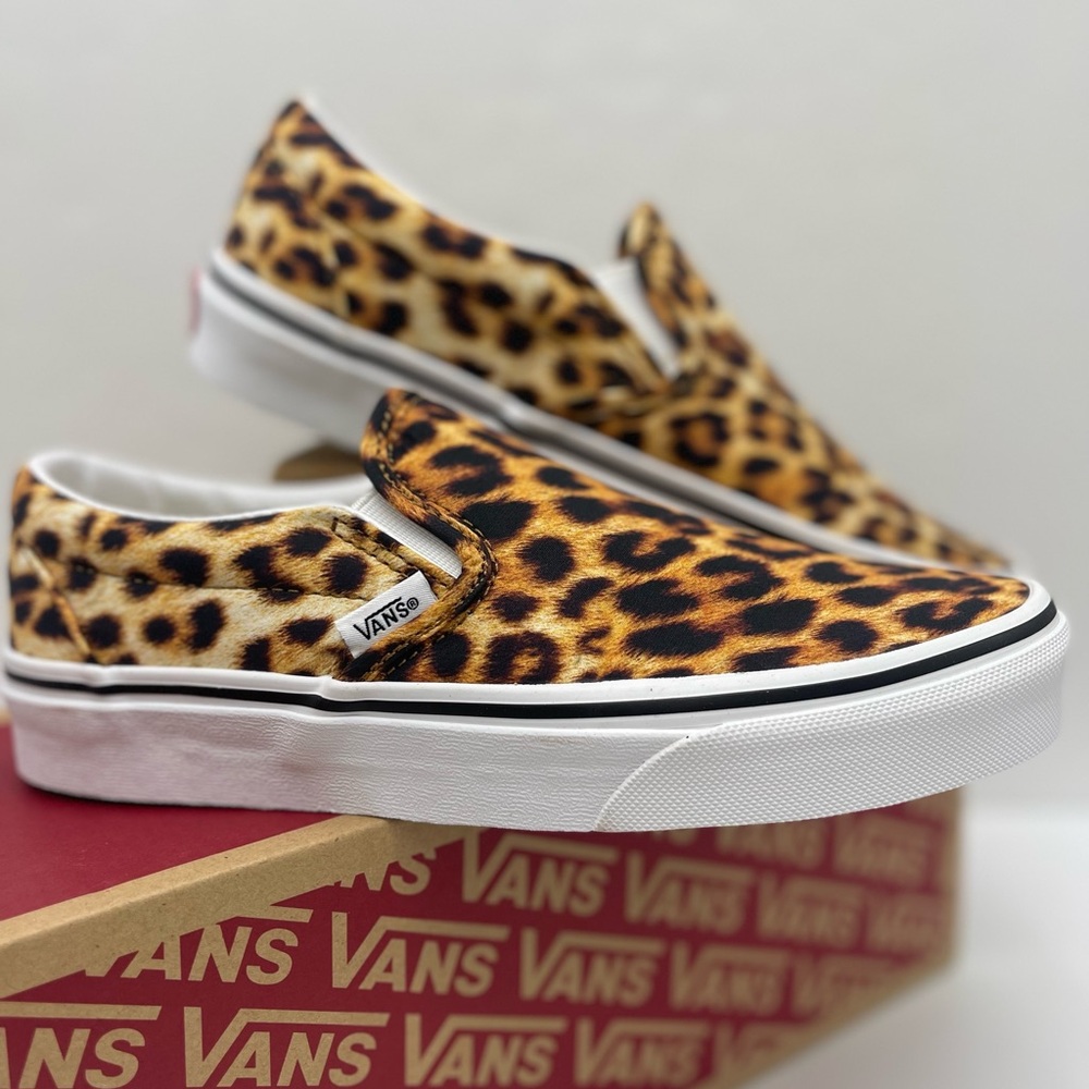 Vans WMNS Slip-On Shoes Classic
(Leopard print) Black/True white
VN0A5AO8316 - Picture 9 of 16